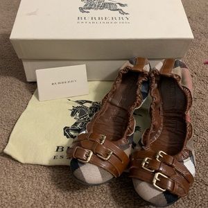 Burberry flats size 6